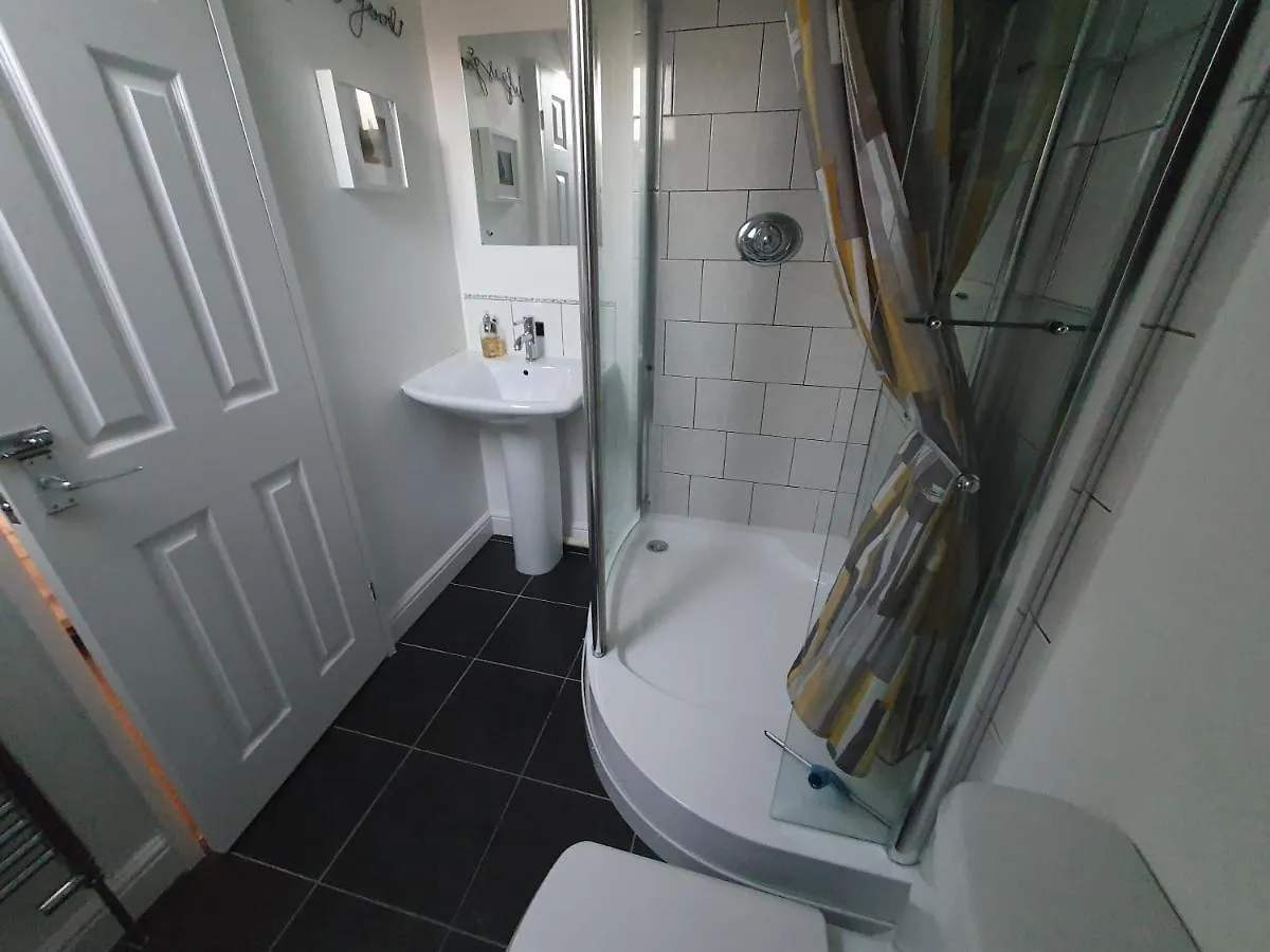 Cosy Village Apartment In Nottingham With Parking