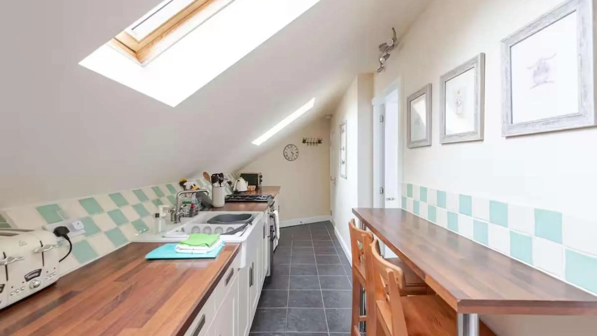 Cosy Village Apartment In Nottingham With Parking