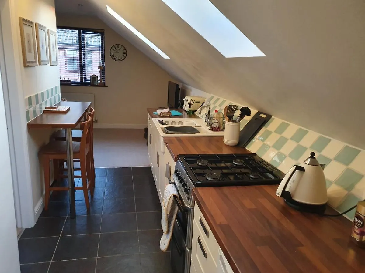 Cosy Village Apartment In Nottingham With Parking
