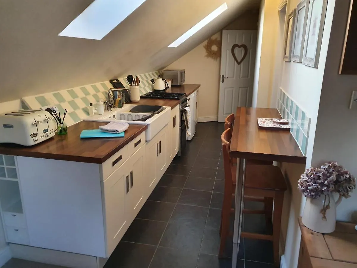 Cosy Village Apartment In Nottingham With Parking
