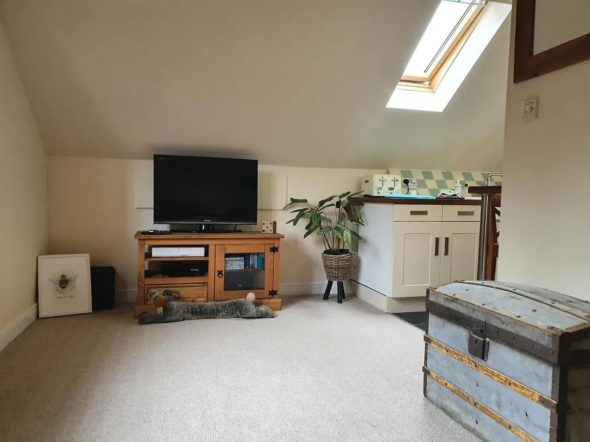 Cosy Village Apartment In Nottingham With Parking