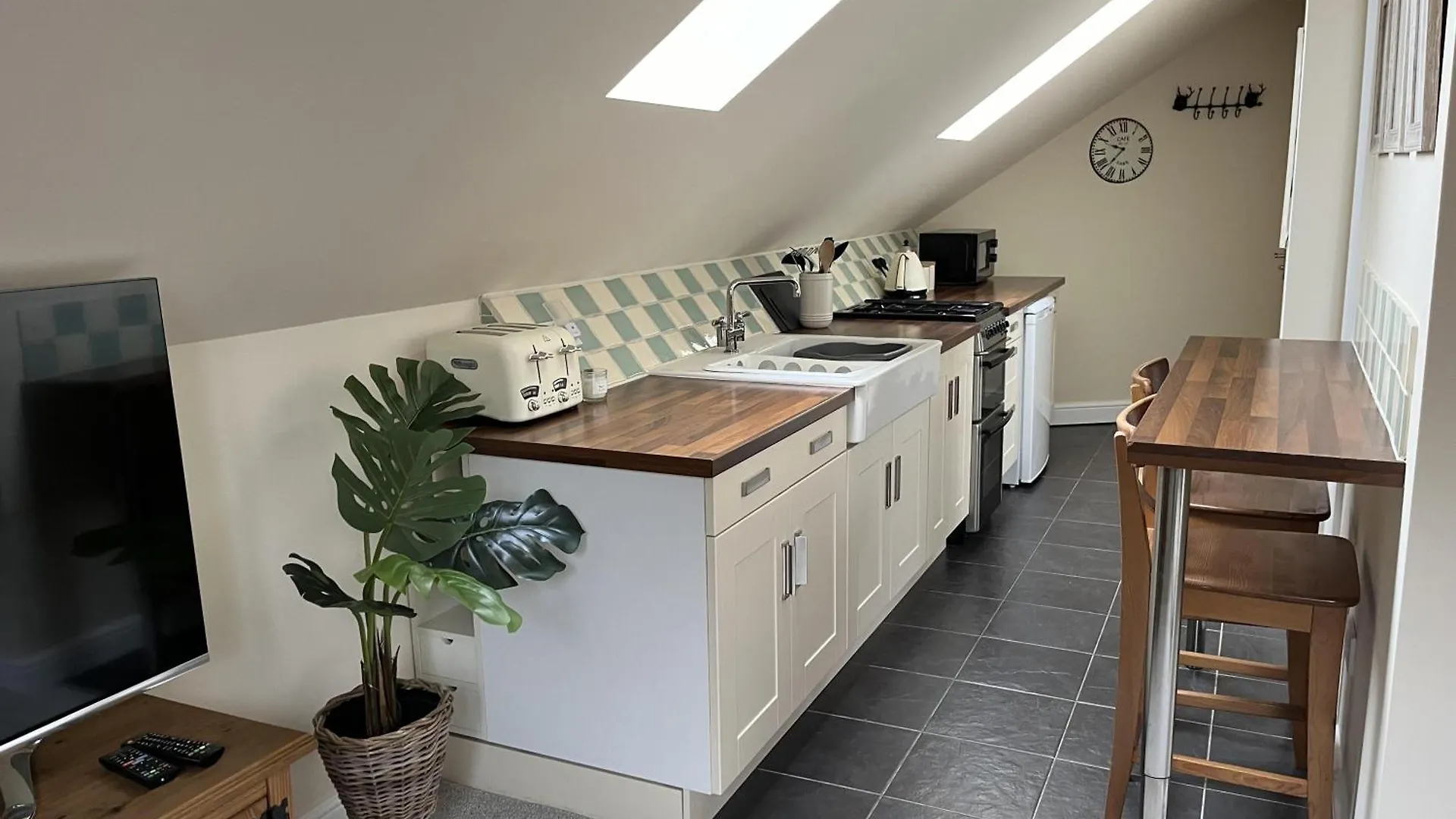Cosy Village Apartment In Nottingham With Parking