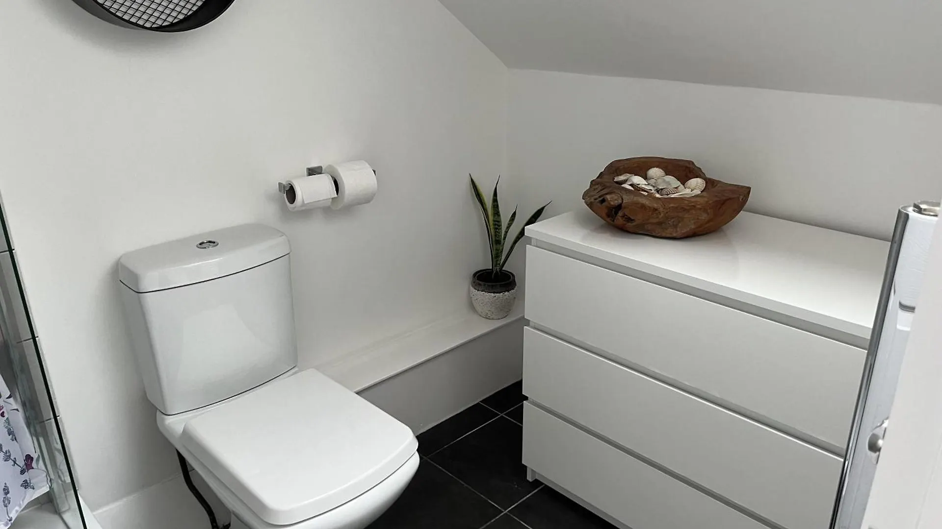 Cosy Village Apartment In Nottingham With Parking
