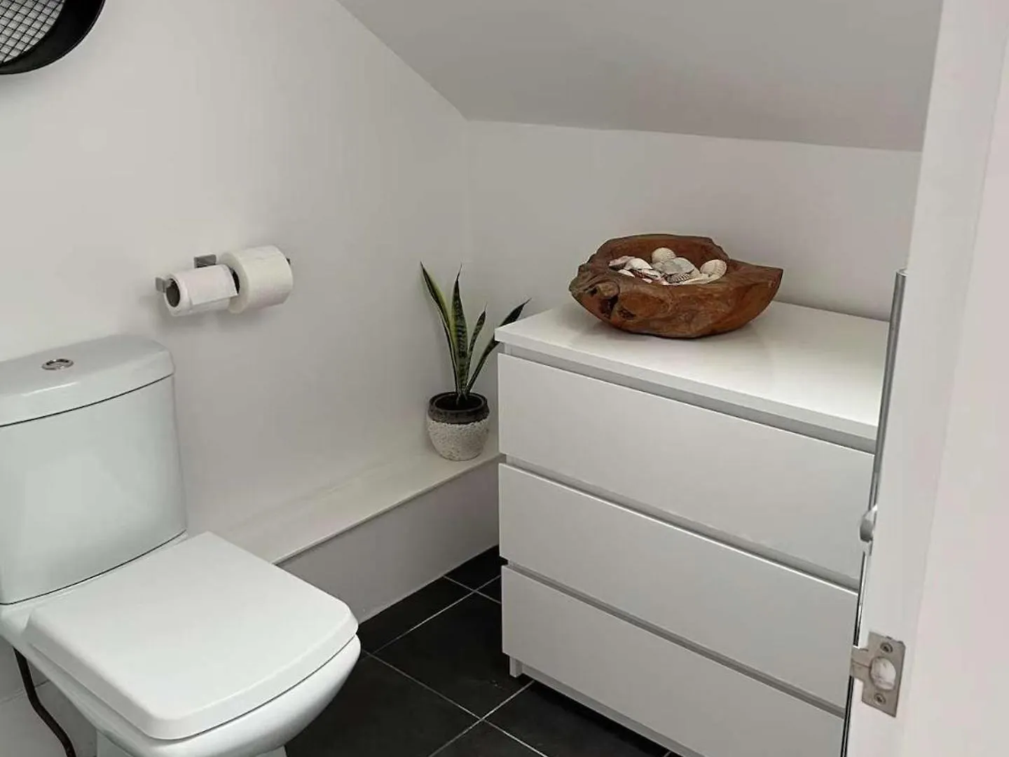 Cosy Village Apartment In Nottingham With Parking 0*,  United Kingdom