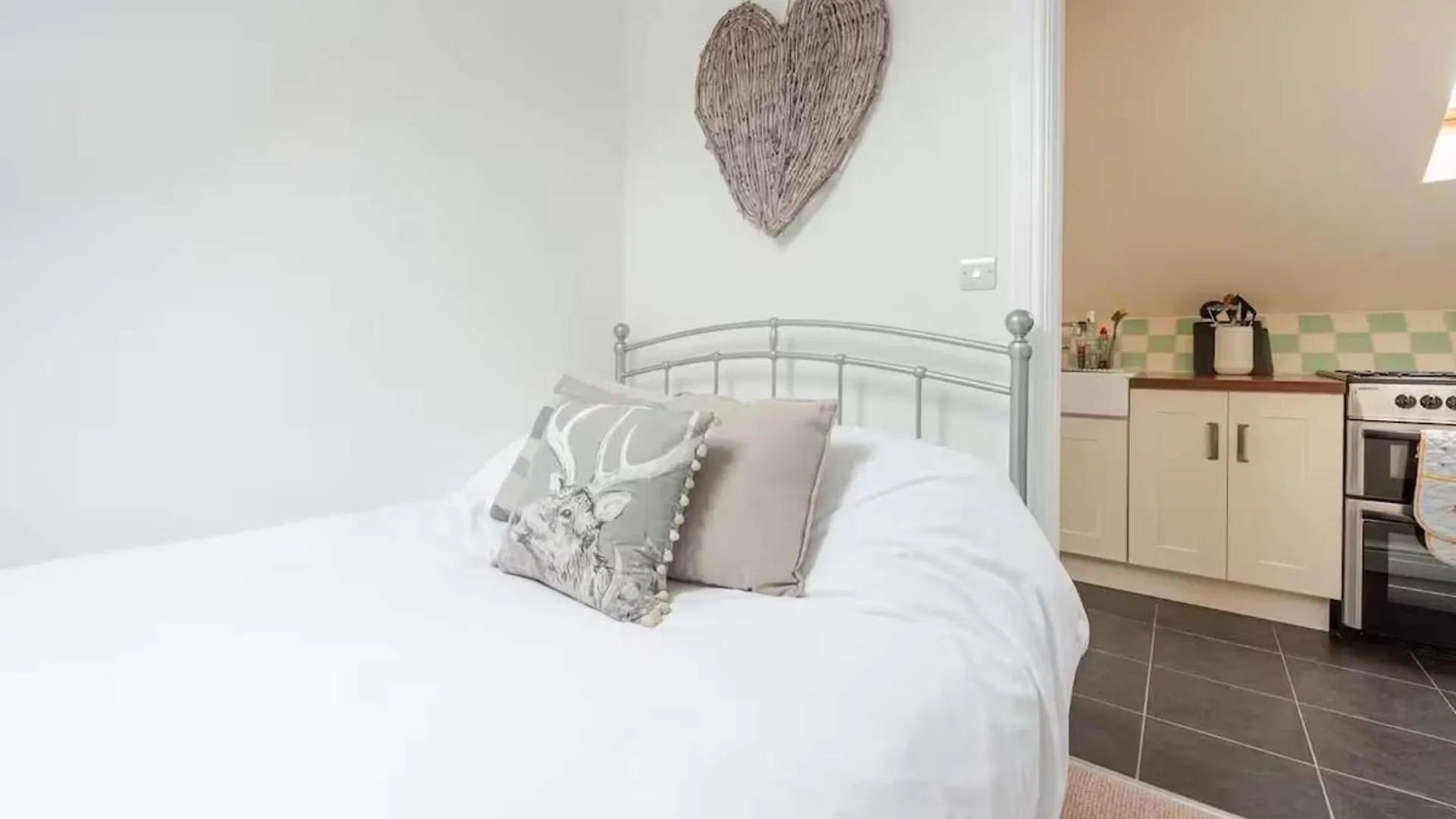 Cosy Village Apartment In Nottingham With Parking 0*,